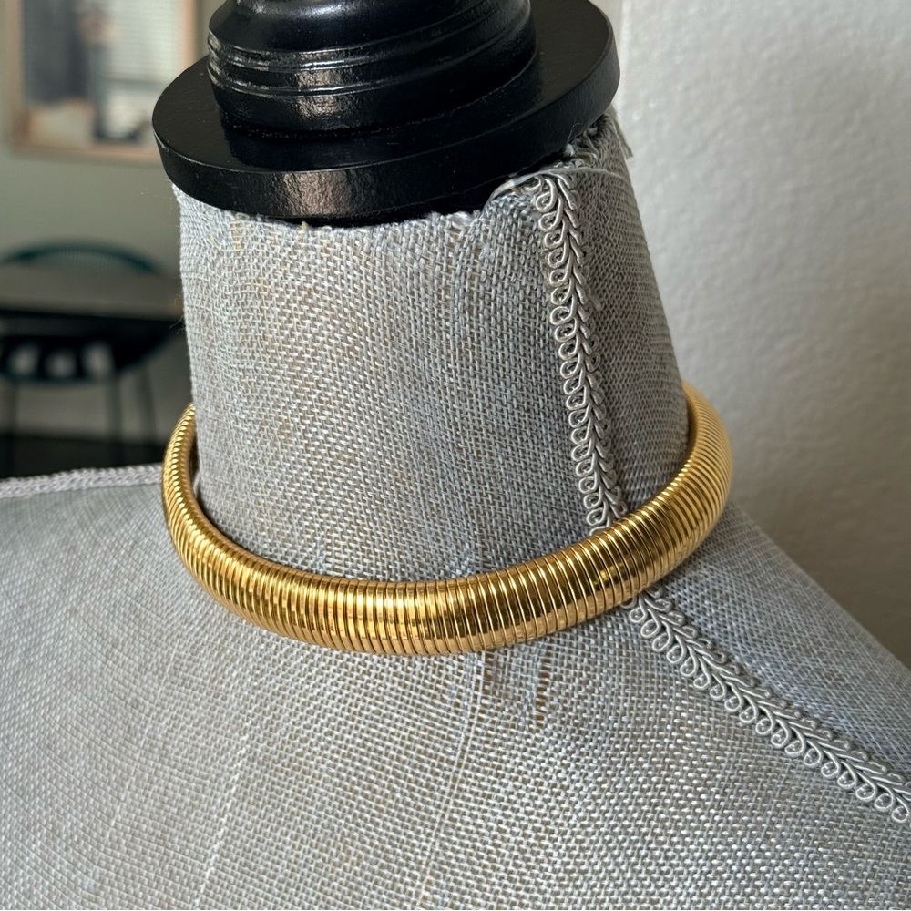Gold Ribbed Collar Necklace - Picture 2 of 5